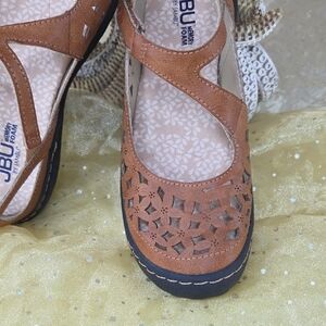 JBU By JAMBU Bellrose 8M Comfort Mary Jane Shoes in Tan with Cutout Detail